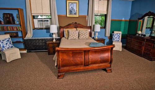 Deluxe Double Room (2 Adults + 1 Child)