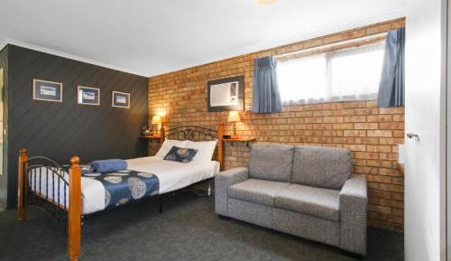 Deluxe Queen Suite with Spa Bath