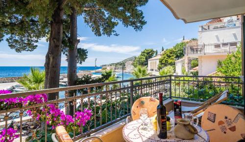 Two-Bedroom Apartment with Terrace and Sea View