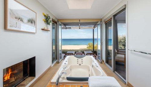 Seafront Villa - Full Ocean Views