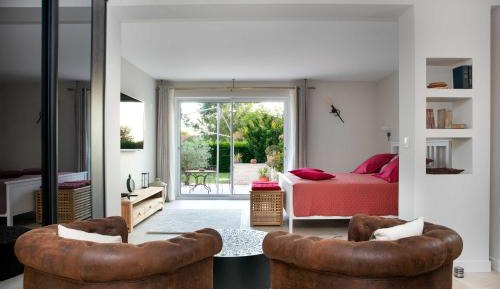 King Suite with Pool View