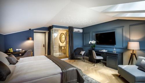 Imperial Loft Room