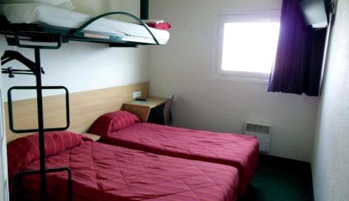 Triple Room with 3 Single Beds