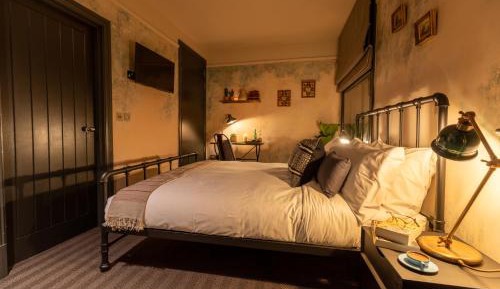 Double Room with Private Bathroom