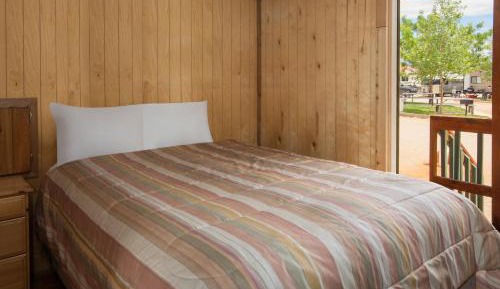  Deluxe Cabin Rental - 2 Person