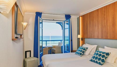 Twin Room with Sea View