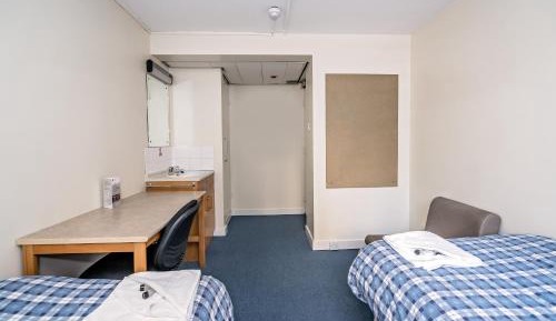 Basic Twin Room with Private Bathroom