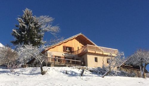 Apartment with Mountain View