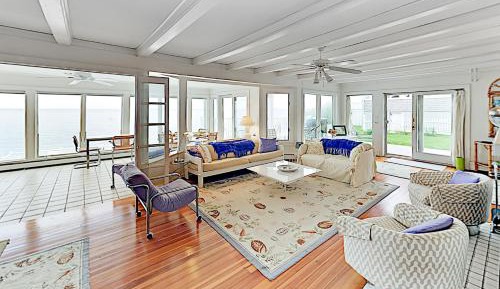 Five Bedroom Holiday Home