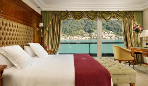 Deluxe Suite with Lake View