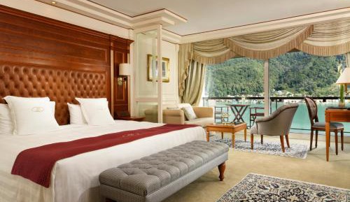 Deluxe Double Room with Lake View and Balcony