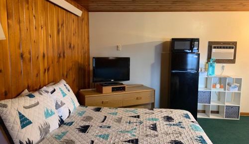 Deluxe Room (2 Adults + 1 Child)