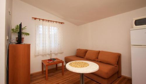 One-Bedroom Apartment with Sea View