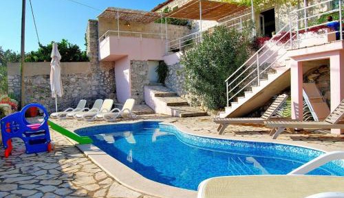 Five Bedroom Villa with Terrace,Swimming pool and Sea view