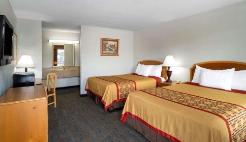 Queen Room with Two Queen Beds - Non-Smoking