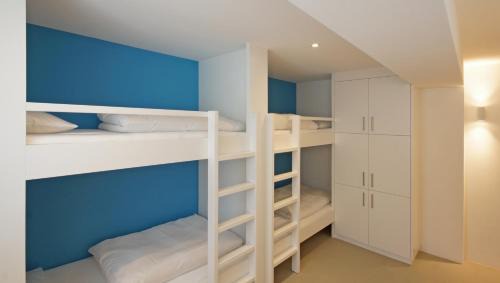 Shared room with 6 beds