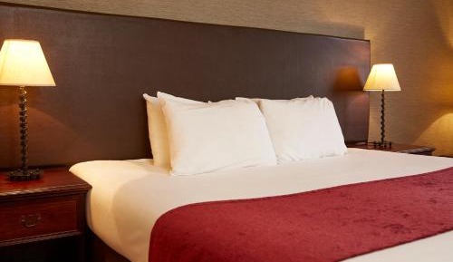 Family Room (2 Adults + 2 Children)