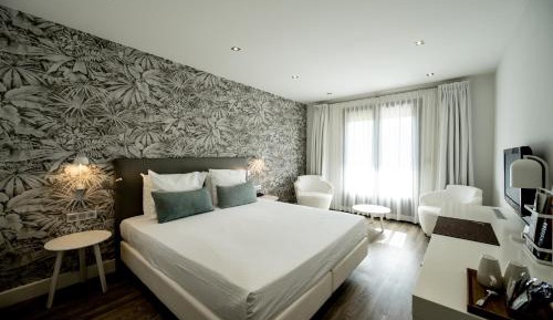 Superior room with garden view and balcony