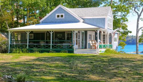 Five Bedroom Holiday Home