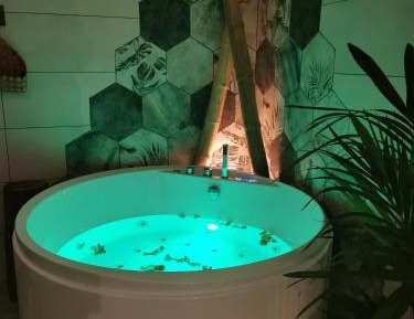 Queen Room with Spa Bath