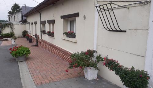 Deluxe Room (2 Adults + 1 Child)