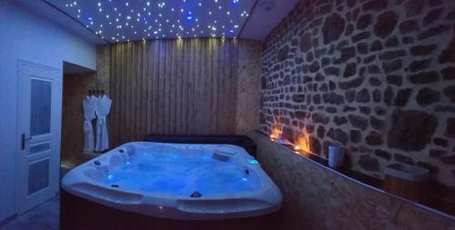 Suite with Hot Tub