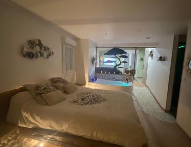 King Room with Spa Bath