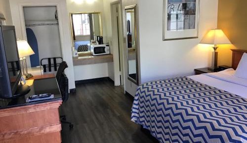 Queen Room - Non-Smoking