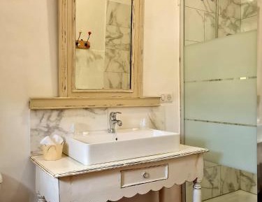 Deluxe Double Room with Shower