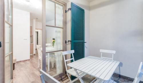 One-Bedroom Apartment with Balcony