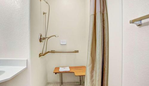 Queen Room - Disability Access