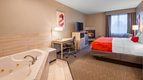 King Suite with Spa Bath and Fireplace