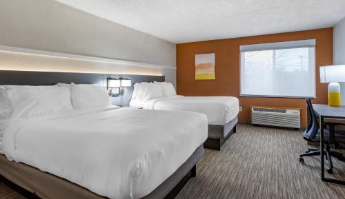 Standard Queen Room with Two Queen Beds - Non Smoking 