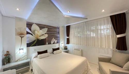 Double or Twin Room with Private Bathroom
