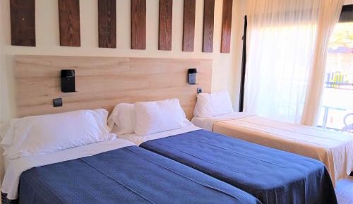 Standard Triple Room with Terrace