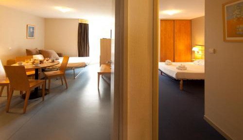 One-Bedroom Apartment (5 Adults)