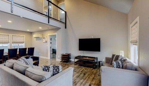 Five Bedroom Holiday Home