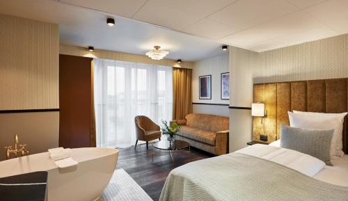 Signature Penthouse Suite