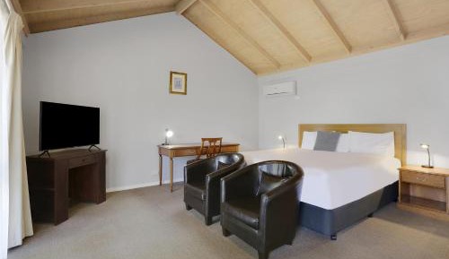 Deluxe King Suite with Spa Bath