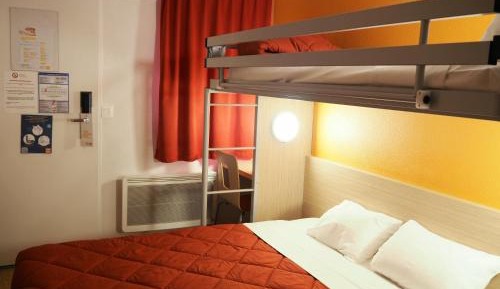 Triple Room (1 Double Bed + 1 Single Bed)