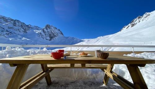 Studio with Mountain View
