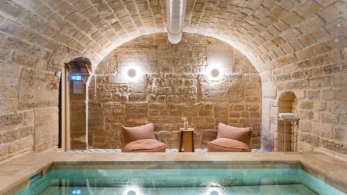 Single Room with Sauna Access