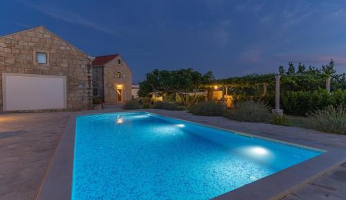 Three-Bedroom Villa with Terrace and Swimming Pool