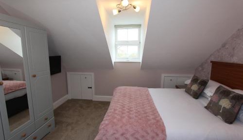 Family Suite with Mountain and Garden View