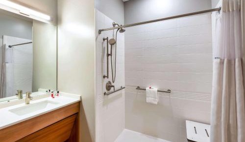 Queen Room with 2 Queen Beds, Mobility and Hearing Impaired Accessible, Non-Smoking