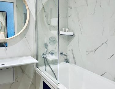 King Room with Spa Bath