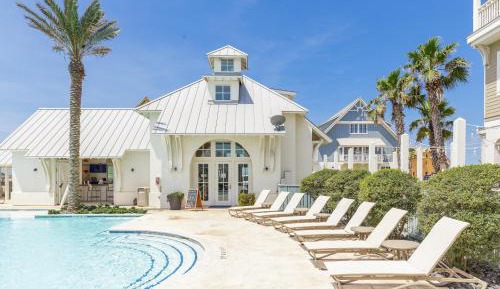 Six Bedroom Holiday Home