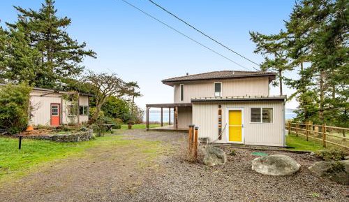 Three-Bedroom Vacation Home 