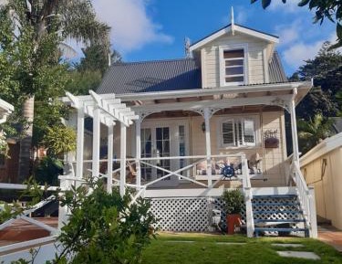 One-Bedroom Cottage with Garden View