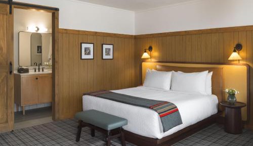 The Virg Courtyard King 